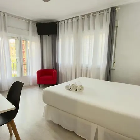 Hotel Gabriel Y Galan *